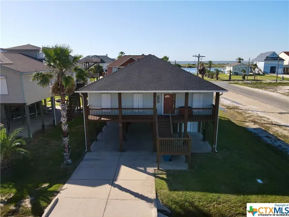 54 Pelican St, Port O Connor, TX 77982