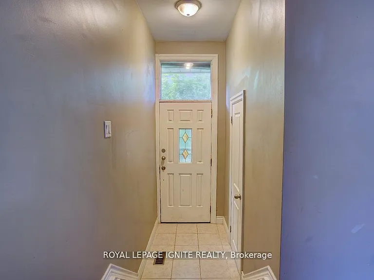 53 Sundance Cres #MAIN FL — Photo 3
