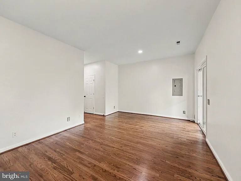 11527 Bertram St — Photo 14