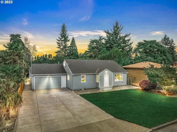 16745 SE Clinton St, Portland, OR 97236