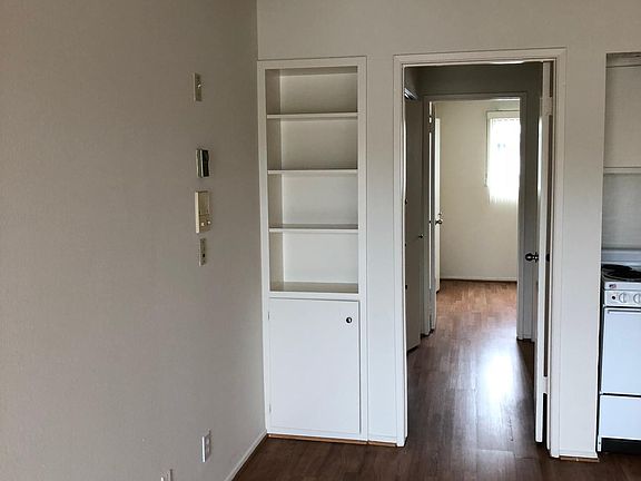 3rd image of 1709 E Glenoaks Blvd APT 8