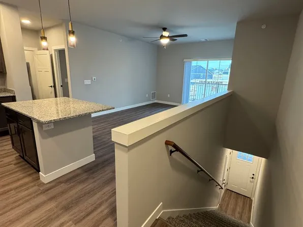 The Flats - 120 (Building 5), 120 Peterson Trl #I, Oregon, WI 53575