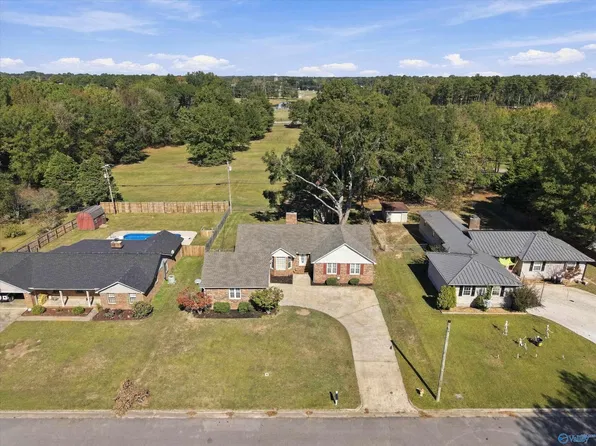 607 Summerlane Dr SW, Hartselle, AL 35640