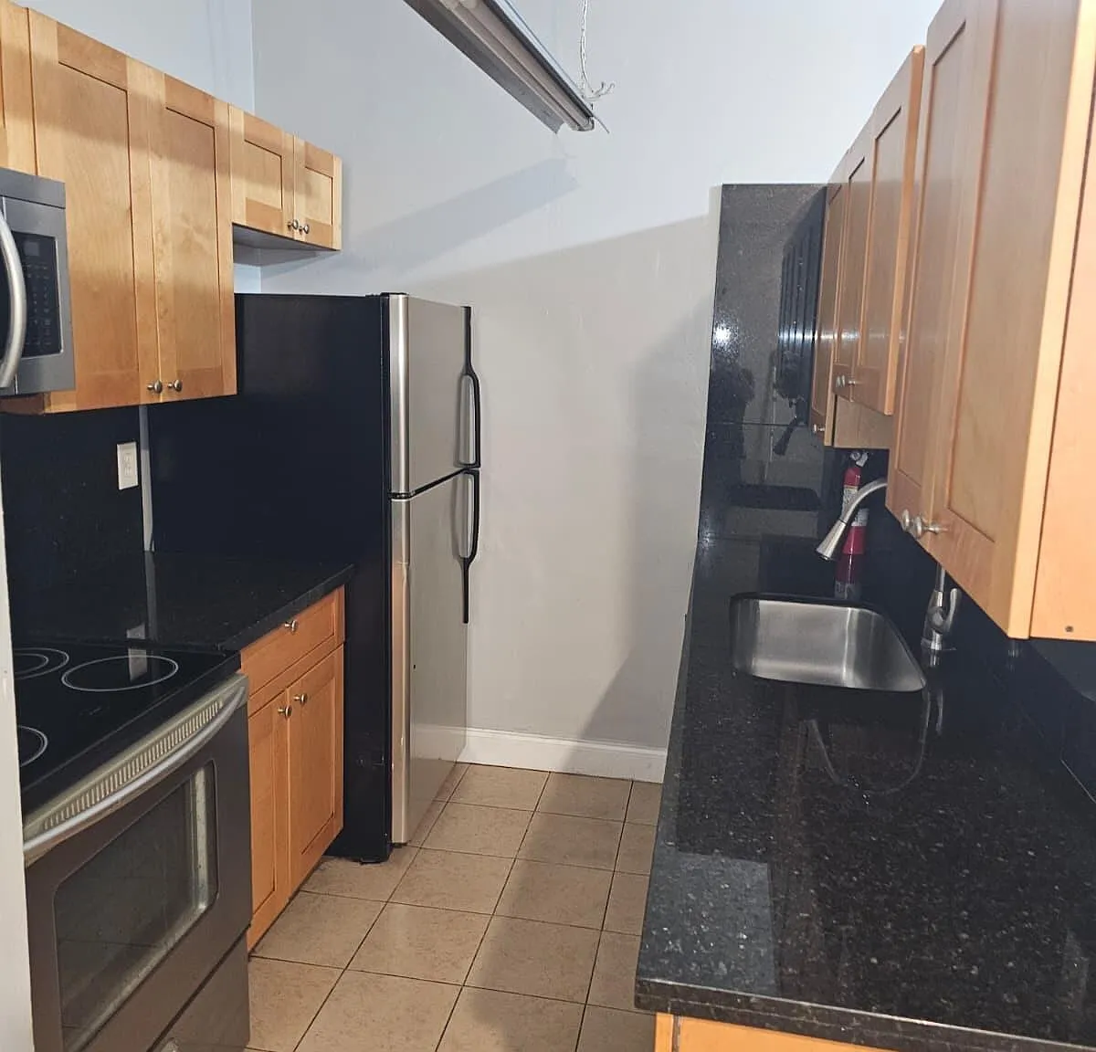 3 bed, 2.0 bath, 1051 sqft, $2,800 — Photo 4