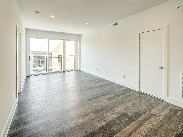 Riverside Village Apartments — Photo 75