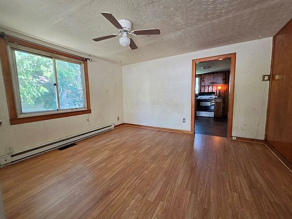 3rd image of 106 Quarry St