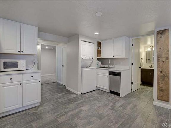 Large spacious Kitchen with updated appliances