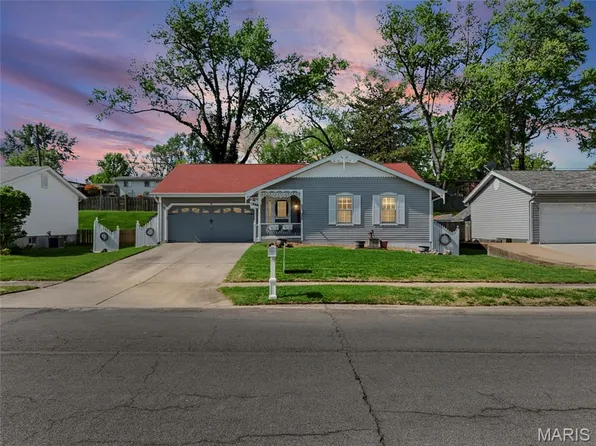 1606 Estes Dr, Florissant, MO 63031
