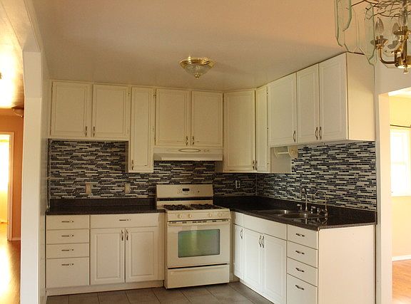 3rd image of 908 Oriole Dr