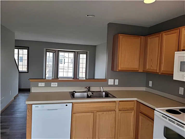 4951 Emmit Dr N — Photo 4