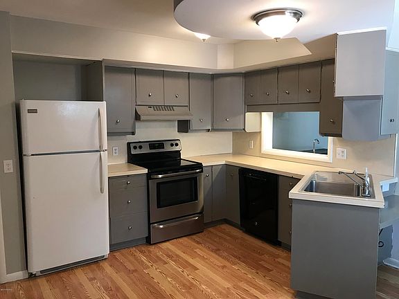 2nd image of 3885 Wickham Dr