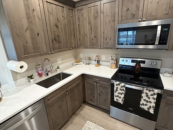 5th image of 4 Laurel Hill Dr #8