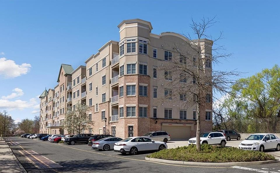 1st image of 3204 Windsor Park Ct #204