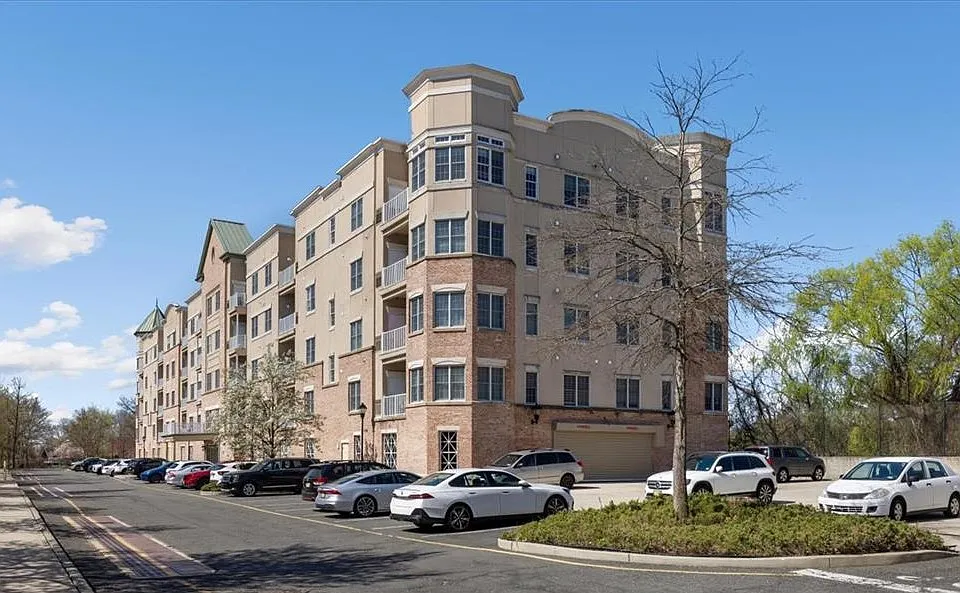 3204 Windsor Park Ct #204