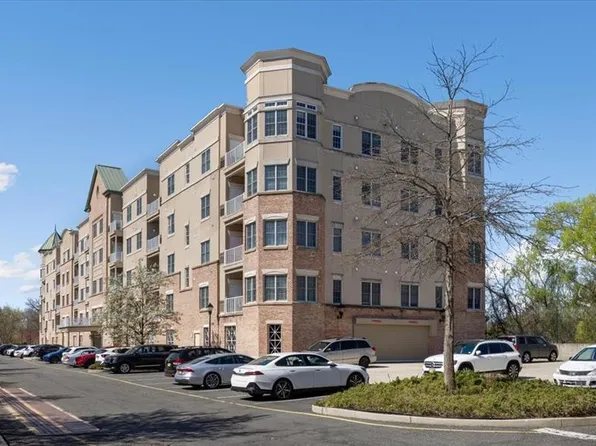 3204 Windsor Park Ct #204, Englewood, NJ 07631
