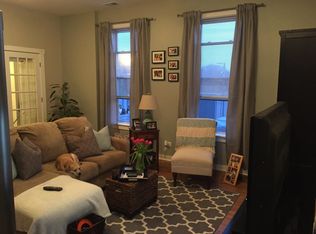 1531 W Superior St APT 2A, Chicago, IL 60642