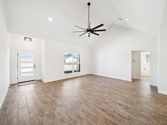 4th image of 404 W 7th St