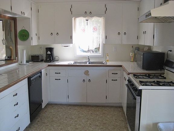 3rd image of 104 Pebble Cir