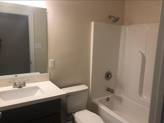 5th image of 114 Lynn Ct