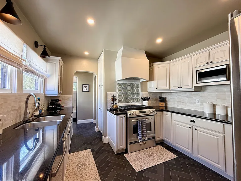 1622 Villa Ave — Photo 5
