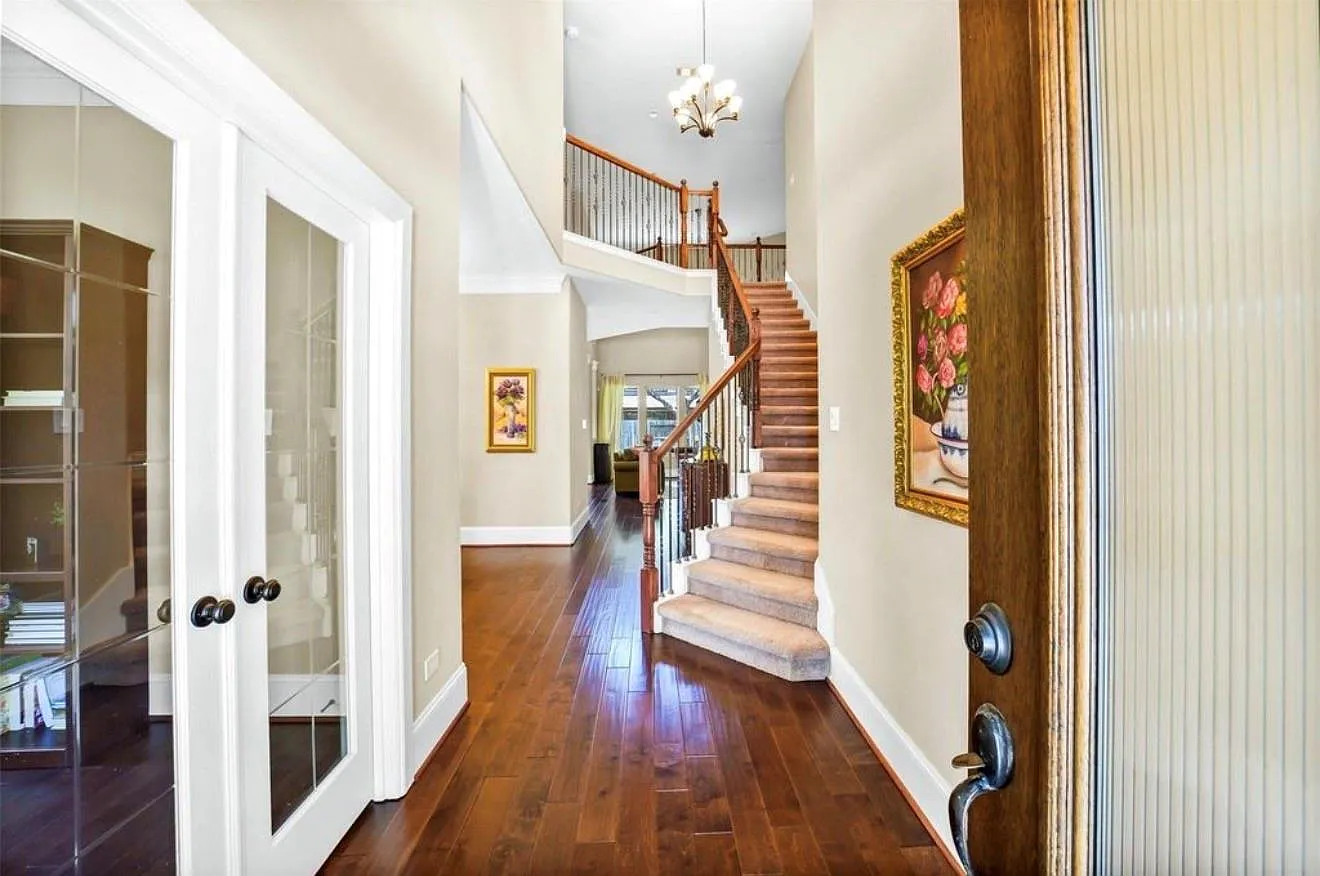 5 bed, 4.0 bath, 3884 sqft, $3,900 — Photo 2