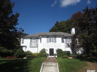 41 Nassau Dr, Great Neck, NY 11021