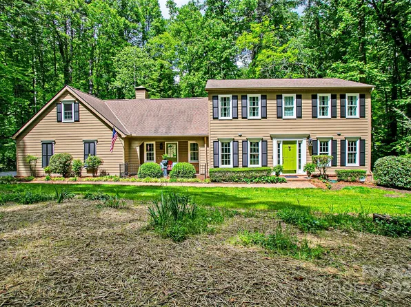 301 Chickadee Ln, Brevard, NC 28712