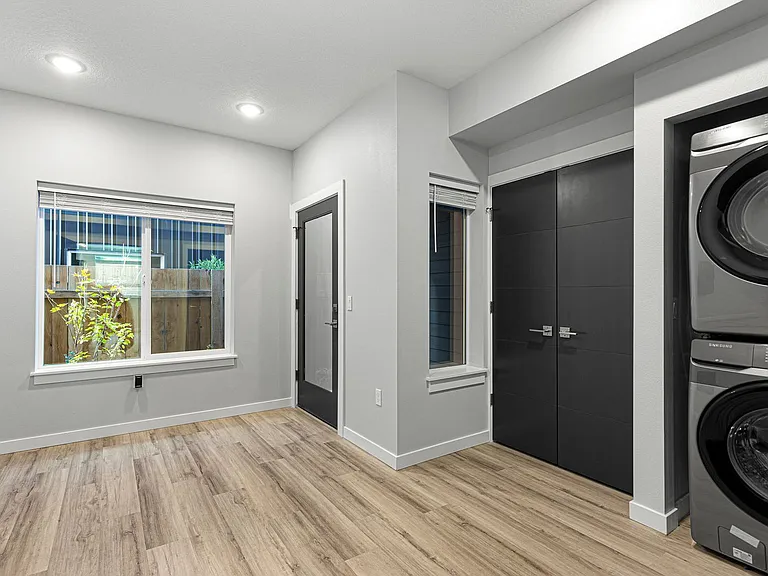 7150 N Greenwich Ave #5 — Photo 8