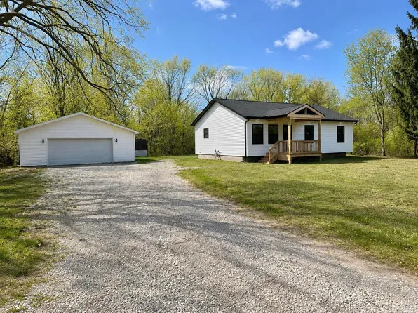 385 Mayer Rd, Saint Clair, MI 48079