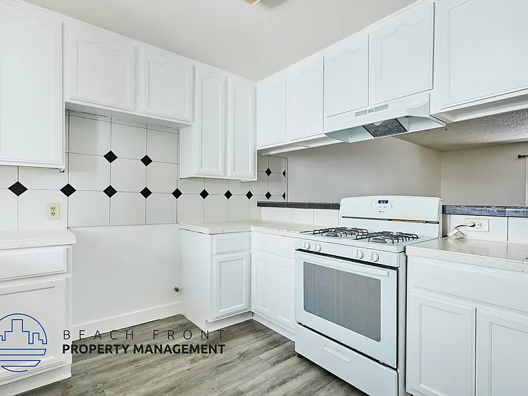 744 Rose Ave. — Photo 22