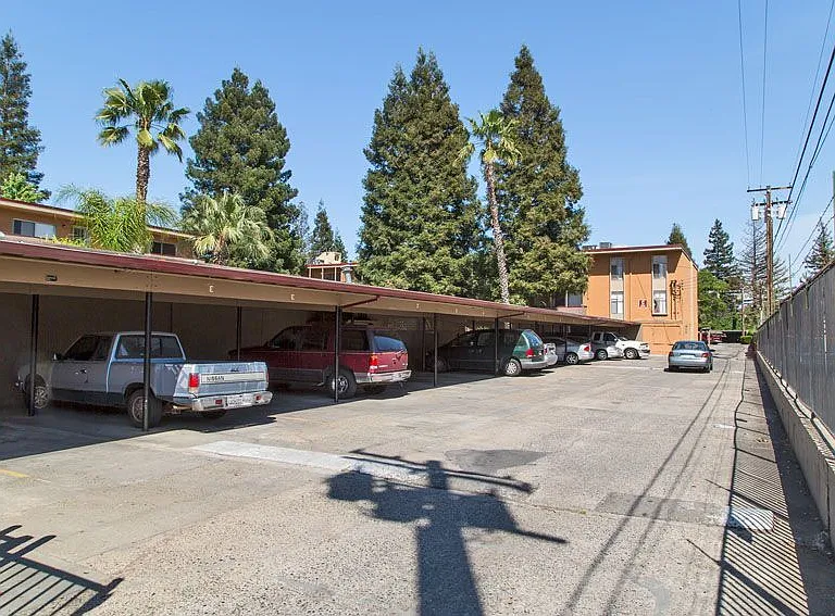 Regalia Crest Apartments — Photo 8