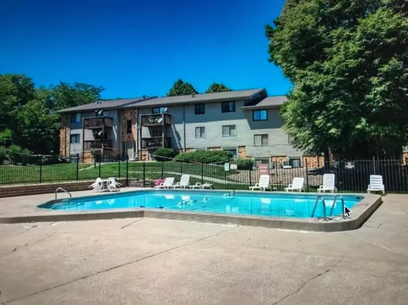 9547 University Ave, Clive, IA 50325