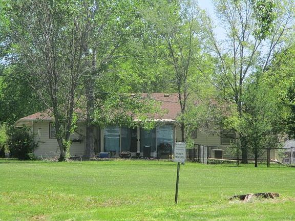 2nd image of 913 Ridge Dr