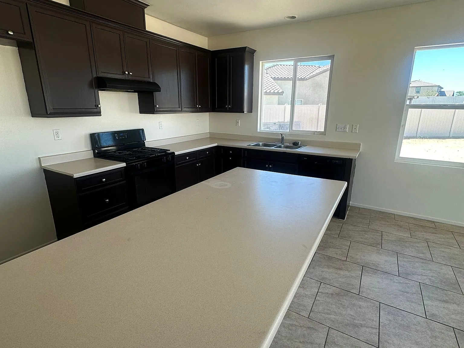 3 bed, 1858 sqft, $2,400 — Photo 3