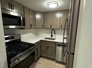 230 Wildwood Rd #103, Hammond, IN 46324