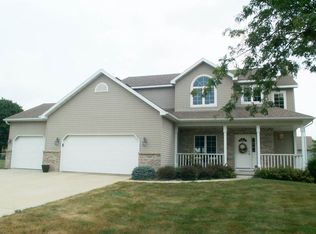 1800 Parkgate Dr, Baraboo, WI 53913