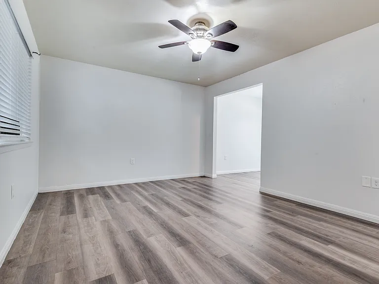 428 N Dallas Ave #7 — Photo 17