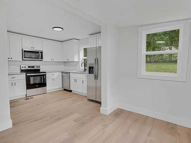 10 S Coulter Ave — Photo 7