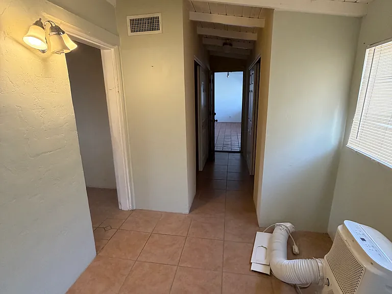 1027 E Blanton Dr — Photo 16