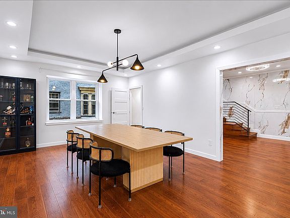 3rd image of 5900 Woodbine Ave