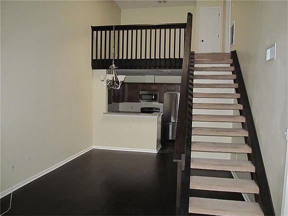 3rd image of 728 Fairfax Dr APT 113