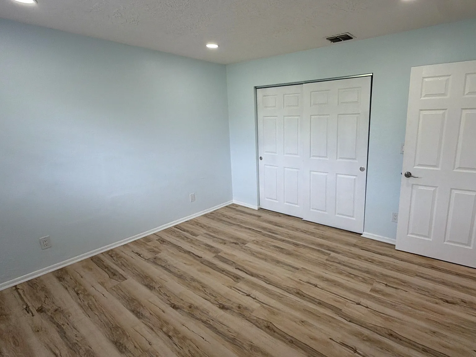 2 bed, 1.5 bath, 1000 sqft, $1,500 — Photo 3