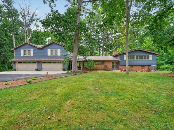 1535 Wood Moor Dr, Fort Wayne, IN 46804