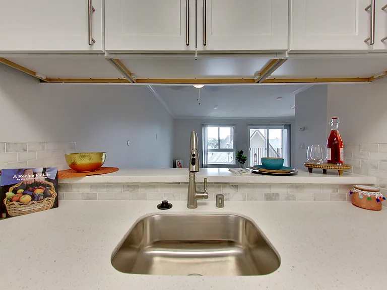 378 Van Buren - Renovated 2bed and 1bed units - Beautiful Building! — Photo 14