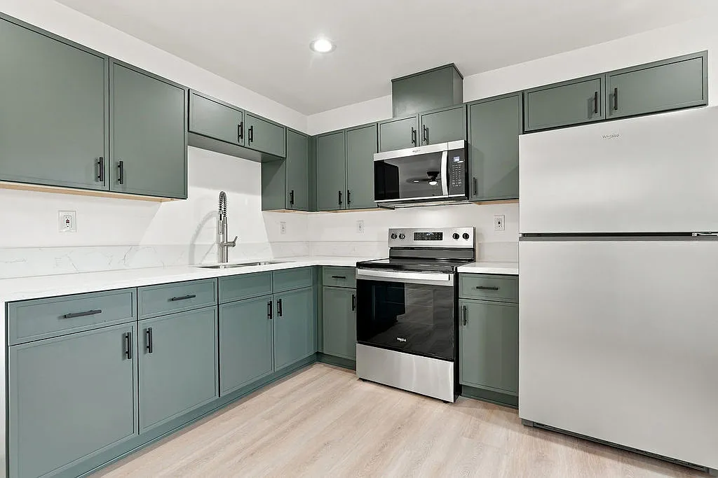 3 bed, 900 sqft, $2,495 — Photo 1
