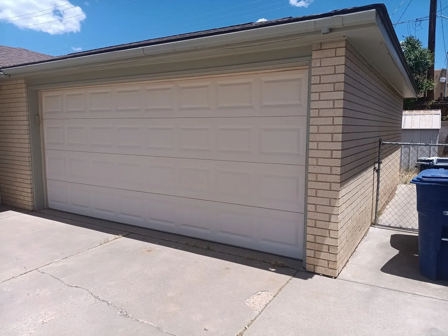 3 Bedroom, 1.5 Bathroom Home! Schedule a Showing! — Photo 1