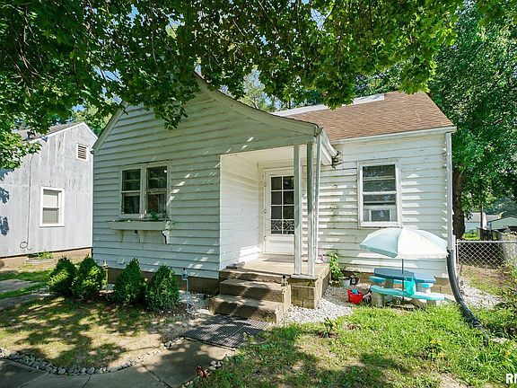 2nd image of 2034 W Hudson St
