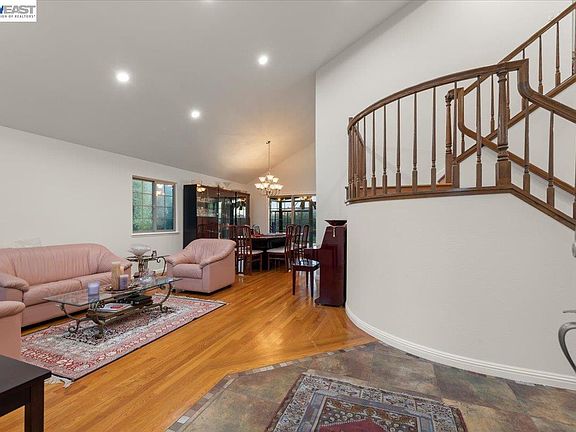4th image of 390 Beston Way