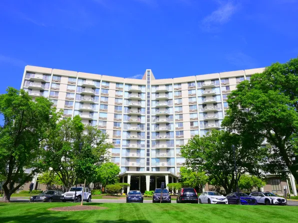 20 N Tower Rd APT 3C, Oak Brook, IL 60523