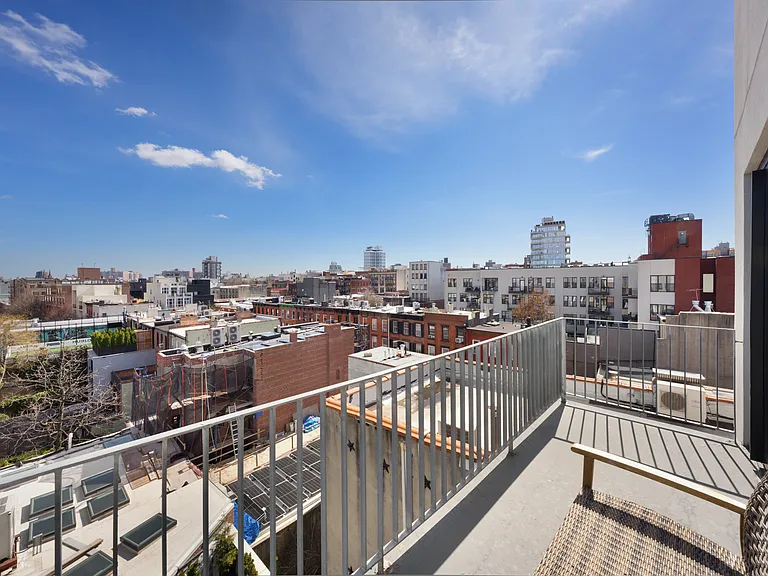 661 Driggs Ave #5B — Photo 42